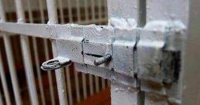 Кыргызстан: в знак протеста двое подсудимых вскрыли себе животы