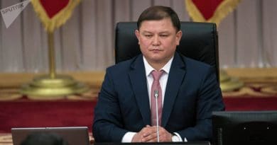 Кыргызстан: на спикера парламента подали в суд за нарушение регламента