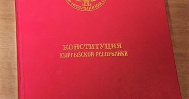 Кыргызстан: юристы называют новую Конституцию попыткой узурпировать власть