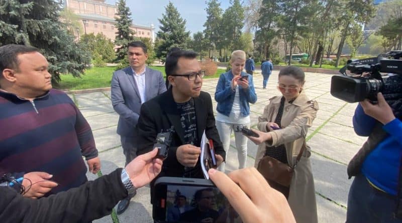 Кыргызстан: проигравшие на выборах объявили голодовку