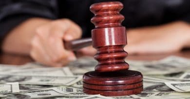 Казахстан: очередного судью подозревают во взяточничестве