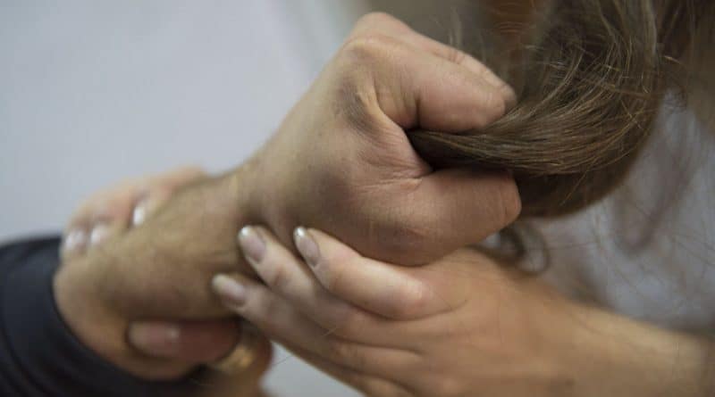 Казахстан: майора полиции обвиняют в изнасиловании