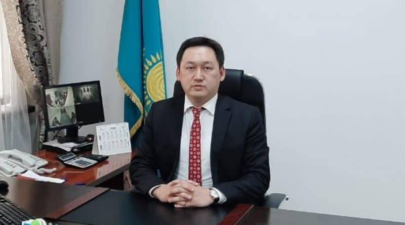 Казахстан: очередной чиновник попался на взятке