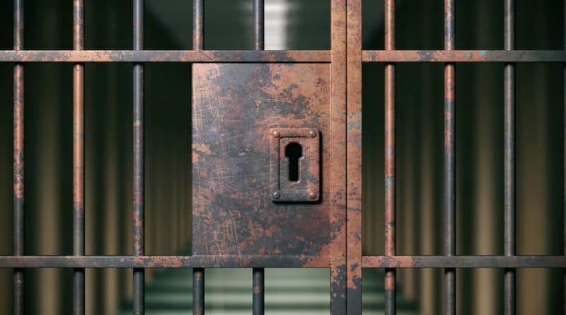 Kyrgyzstan: accused of murder sewed his mouth shut in courtroom