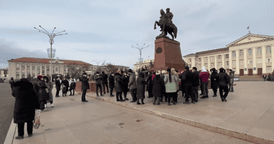 Kazakhstan: Police beat journalists who were covering rally