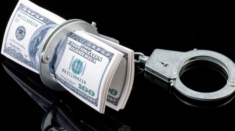 Кыргызстан: за вымогательство взятки задержан сотрудник Службы исполнения наказаний