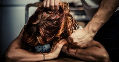 Таджикистан: недостатки в законодательстве не позволяют защитить жертв домашнего насилия