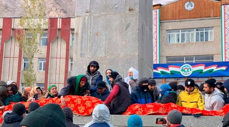 Таджикистан: у граждан требуют дать расписку, что они не будут митинговать