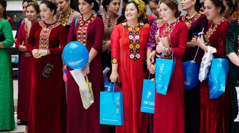 Туркменистан: власти вводят новые ограничения в отношении женщин