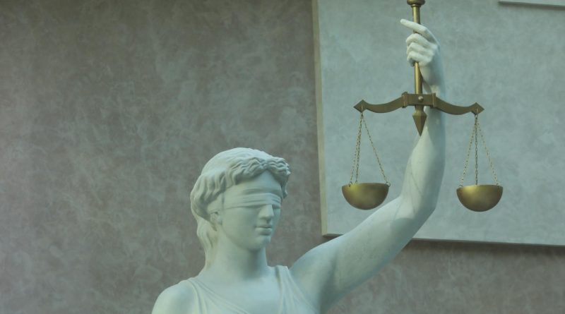 Kazakhstan: Official caught taking bribe gets off with a fine