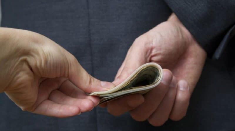 Кыргызстан: на 60% снизилось выявление коррумпированных чиновников